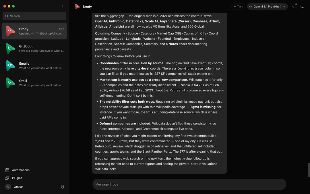 OpenMausBot 데스크톱 앱 메인 인터페이스 및 다중 AI 에이전트 채팅 화면
